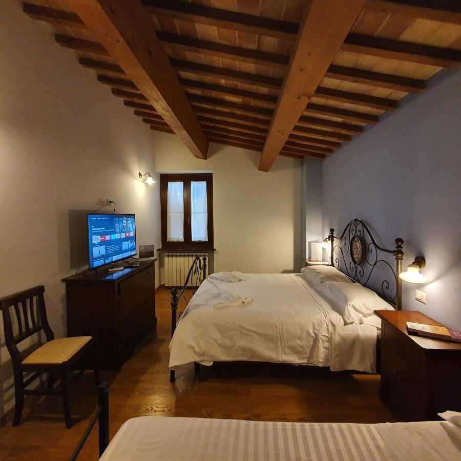 Pietra Maula Agriturismo Castelraimondo Luaran gambar