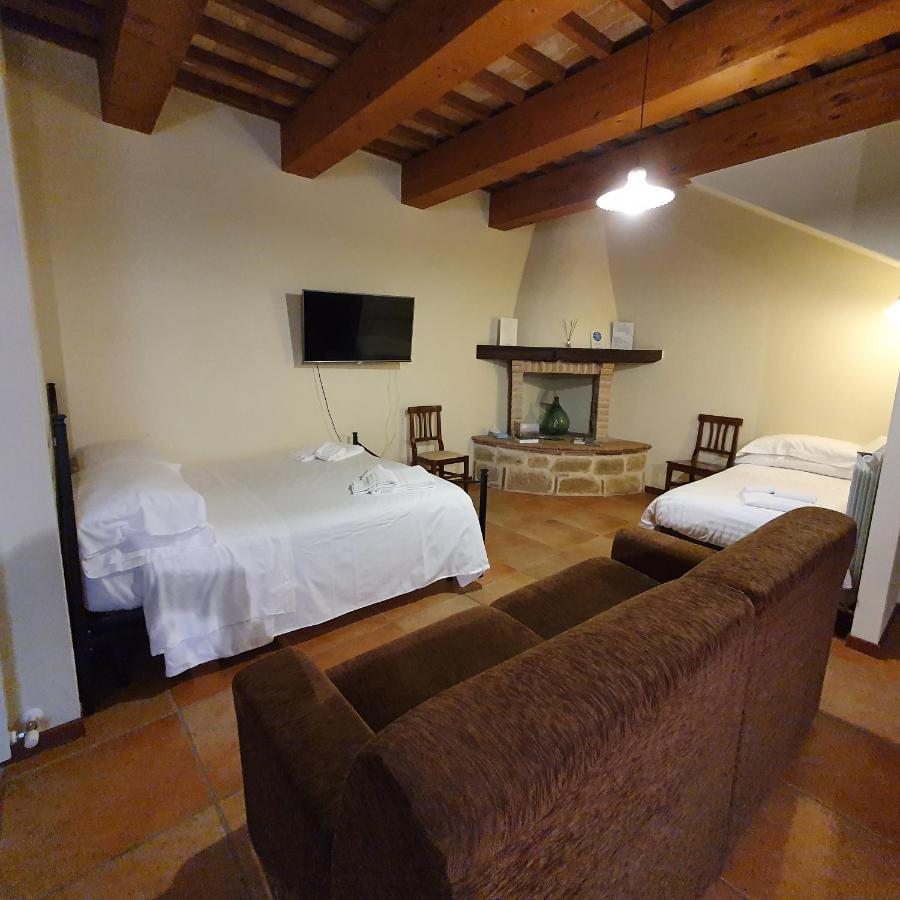 Pietra Maula Agriturismo Castelraimondo Luaran gambar