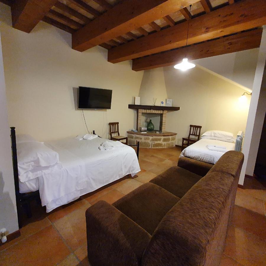 Pietra Maula Agriturismo Castelraimondo Luaran gambar
