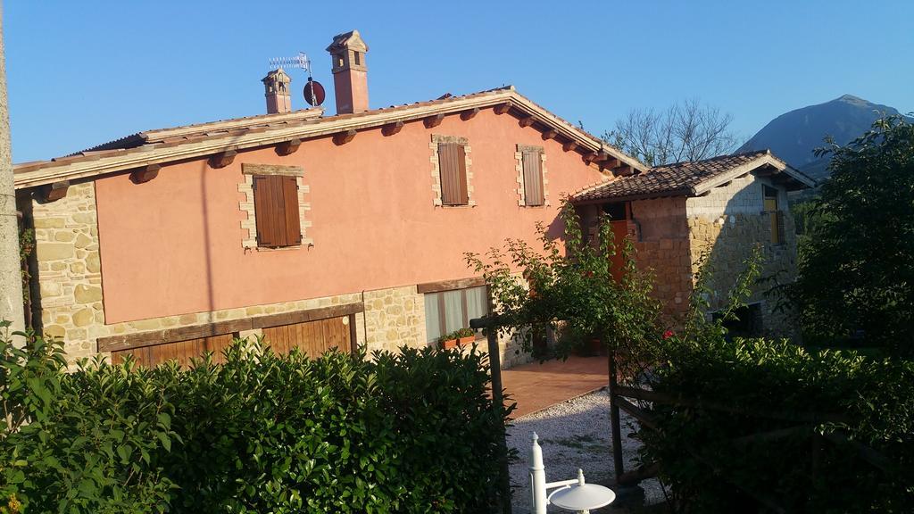 Pietra Maula Agriturismo Castelraimondo Luaran gambar